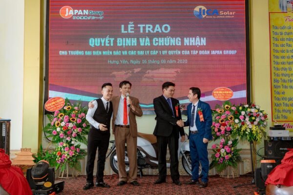 Lãnh đạo Tập đoàn JAPAN GROUP trao chứng nhận đại diện Tập đoàn khu vực miền Bắc